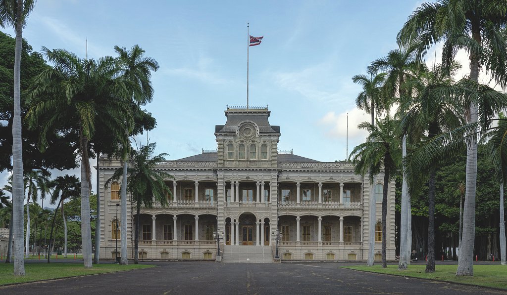 Oʻahu Travel Guide ʻIolani Palace in downtown Honolulu