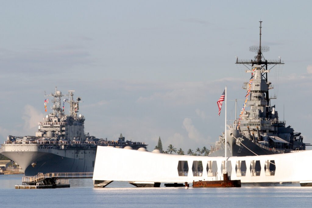 Oʻahu Travel Guide USS Arizona Memorial at Pearl Harbor, Oʻahu, Hawaiʻi