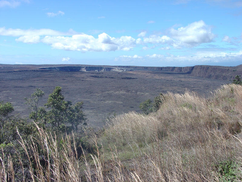 Kīlauea Caldera and Halemaʻumaʻu Crater at Hawaiʻi Volcanoes National Park